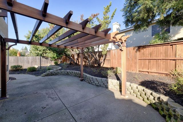 1604 Martinique Dr, Roseville, CA 95661