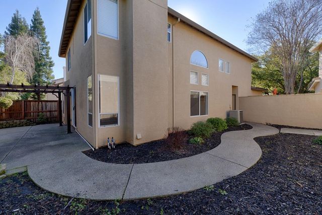 1604 Martinique Dr, Roseville, CA 95661