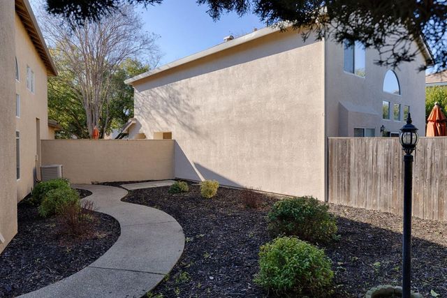 1604 Martinique Dr, Roseville, CA 95661