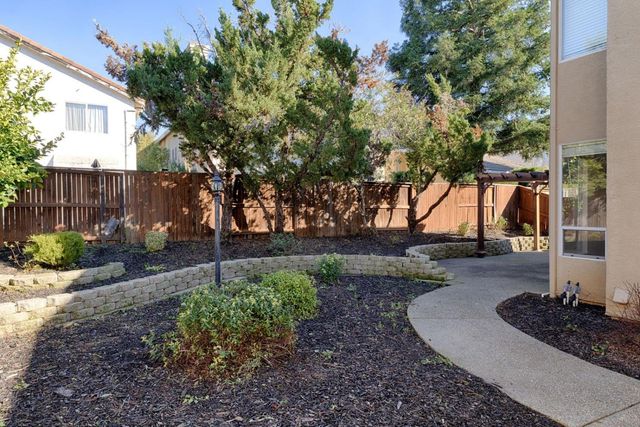 1604 Martinique Dr, Roseville, CA 95661