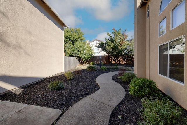 1604 Martinique Dr, Roseville, CA 95661