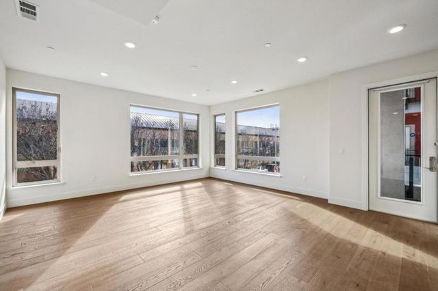 1058 Foster Square Lane 204, Foster City, CA 94404