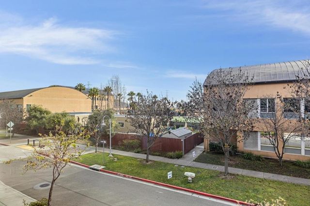 1058 Foster Square Lane 204, Foster City, CA 94404