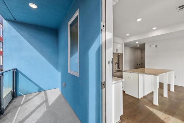 1058 Foster Square Lane 204, Foster City, CA 94404