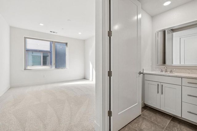 1058 Foster Square Lane 204, Foster City, CA 94404