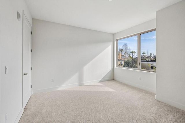 1058 Foster Square Lane 204, Foster City, CA 94404