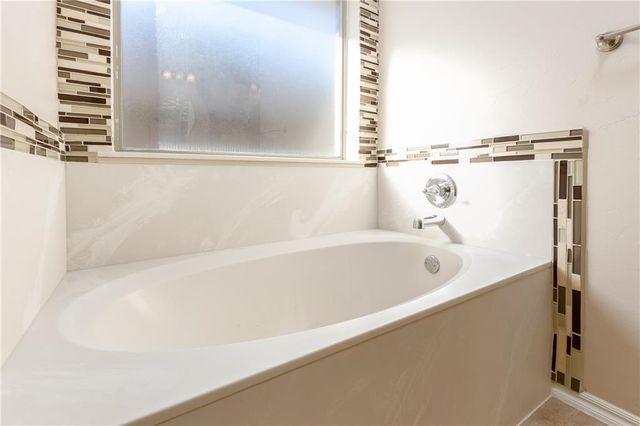 17024 Woodvine Drive, Edmond, OK 73012