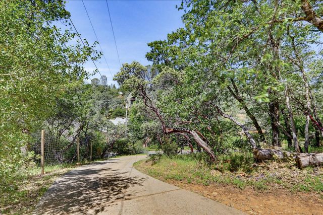 17113 Oscar Dr, Grass Valley, CA 95949