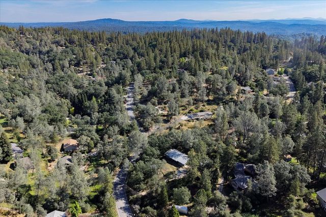 17113 Oscar Dr, Grass Valley, CA 95949