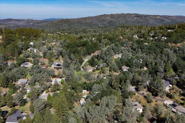 17113 Oscar Dr, Grass Valley, CA 95949
