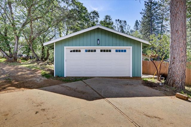 17113 Oscar Dr, Grass Valley, CA 95949