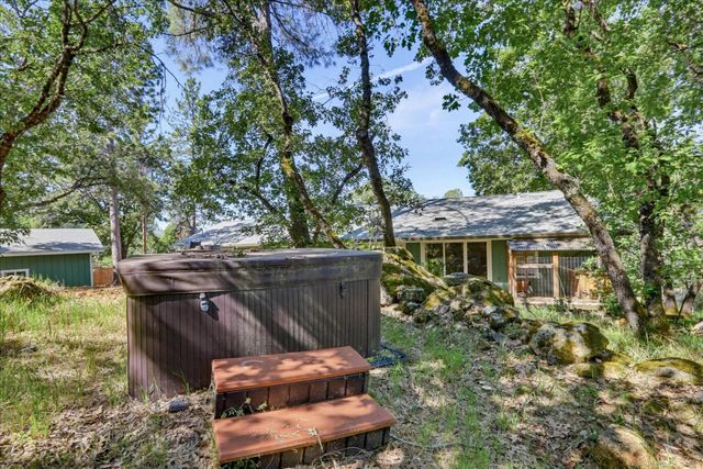 17113 Oscar Dr, Grass Valley, CA 95949