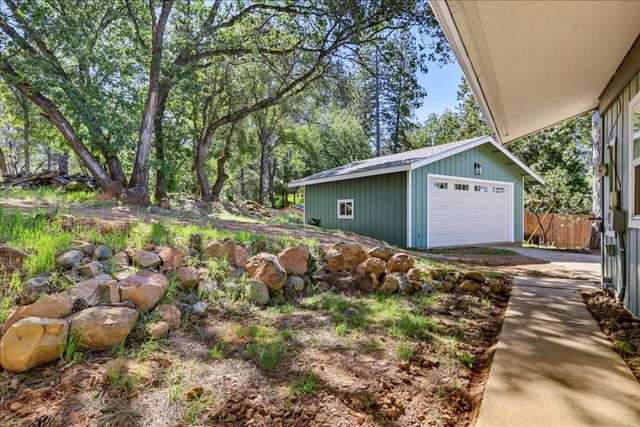 17113 Oscar Dr, Grass Valley, CA 95949
