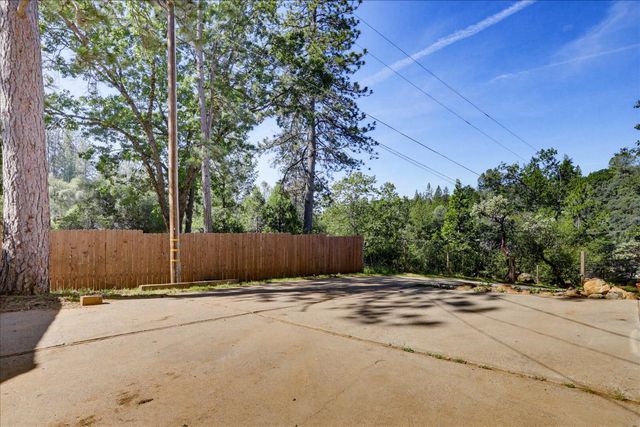 17113 Oscar Dr, Grass Valley, CA 95949