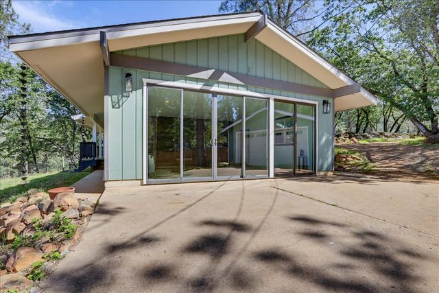 17113 Oscar Dr, Grass Valley, CA 95949