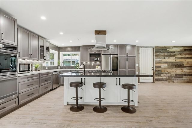 17113 Oscar Dr, Grass Valley, CA 95949