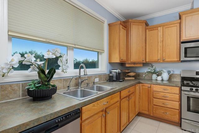 212 Acropolis Way, Vista, CA 92084