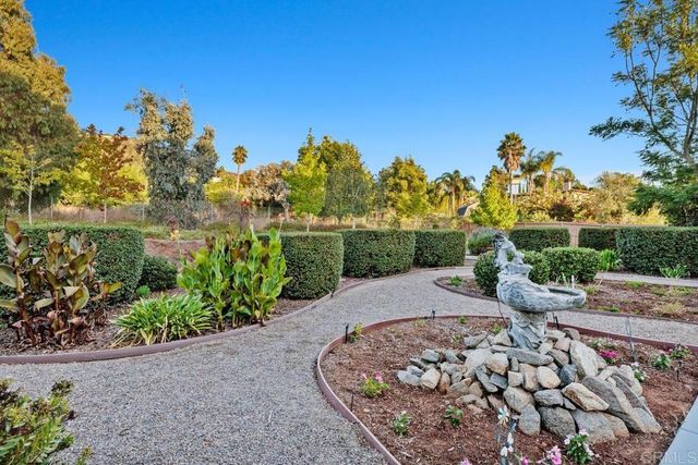 212 Acropolis Way, Vista, CA 92084