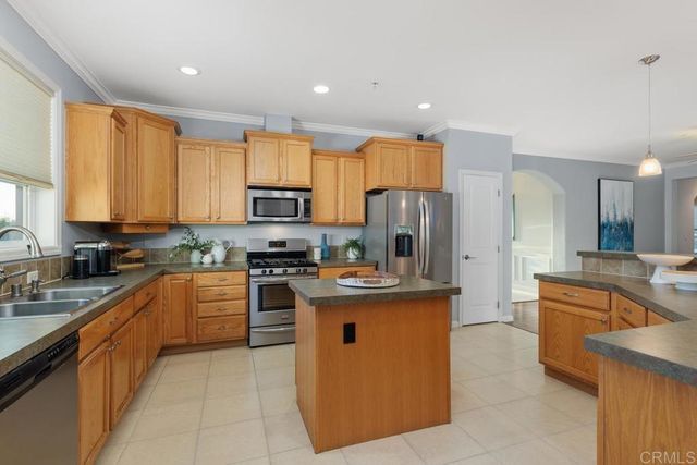 212 Acropolis Way, Vista, CA 92084