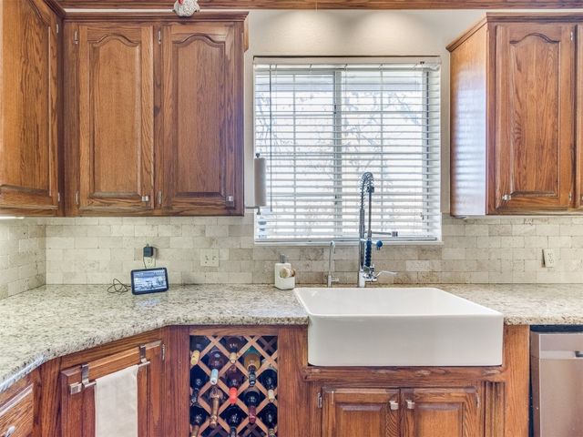 2404 Pawnee Crossing, Edmond, OK 73034
