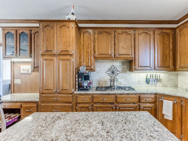 2404 Pawnee Crossing, Edmond, OK 73034