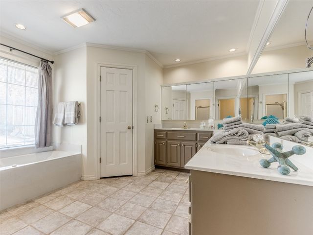 2404 Pawnee Crossing, Edmond, OK 73034