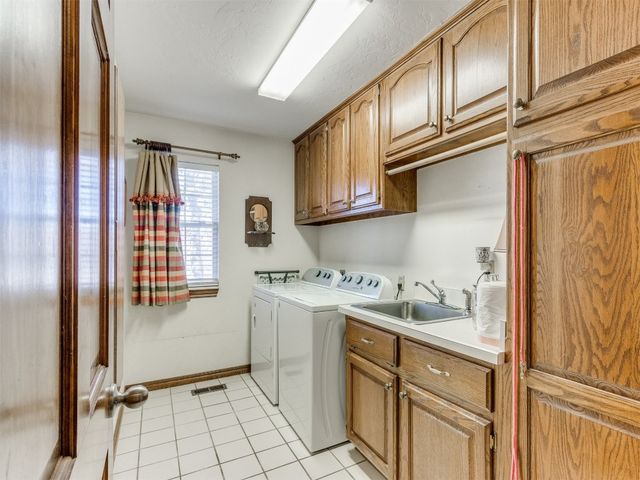 2404 Pawnee Crossing, Edmond, OK 73034