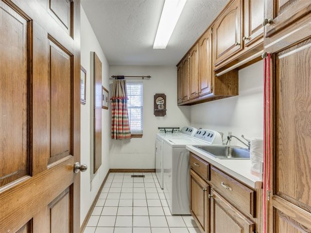 2404 Pawnee Crossing, Edmond, OK 73034