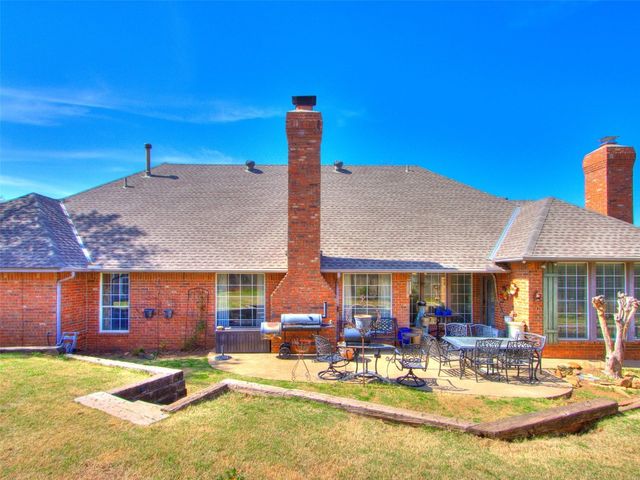 2404 Pawnee Crossing, Edmond, OK 73034