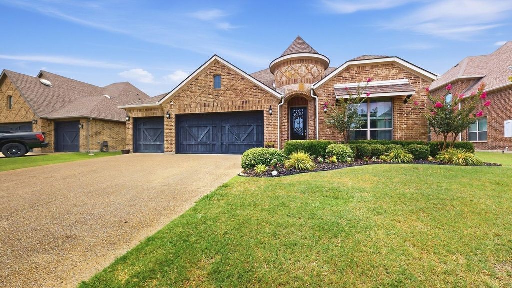 1221 Flamingo Road, Forney, TX 75126