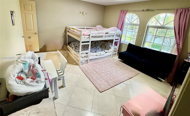 3016 NE 210th St, Aventura, FL 33180