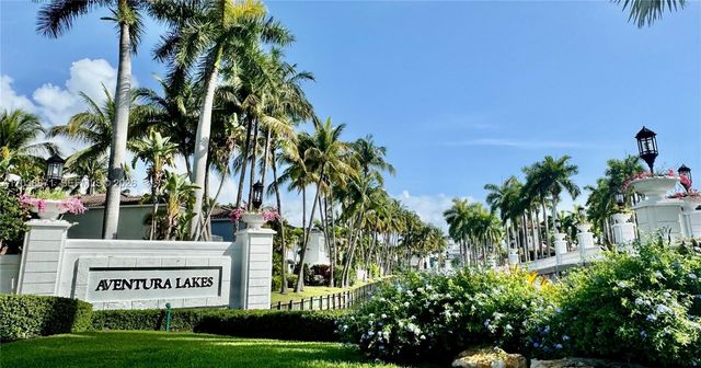 3016 NE 210th St, Aventura, FL 33180
