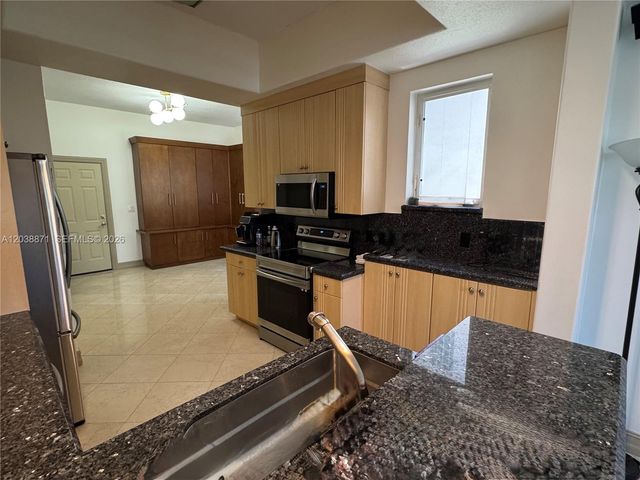 3016 NE 210th St, Aventura, FL 33180