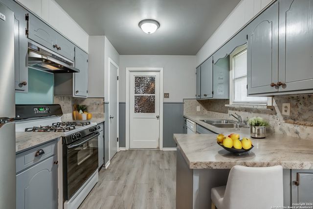 326 ADDAX DR, San Antonio, TX 78213