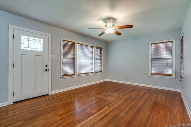 326 ADDAX DR, San Antonio, TX 78213