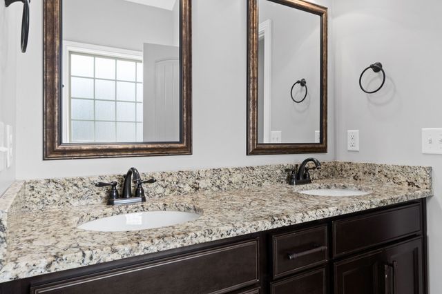 1245 Fallon Dr, Clarksville, TN 37043