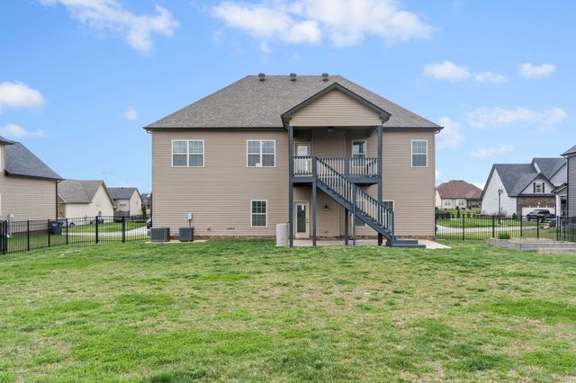 1245 Fallon Dr, Clarksville, TN 37043