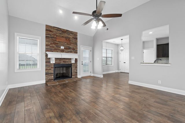 1245 Fallon Dr, Clarksville, TN 37043