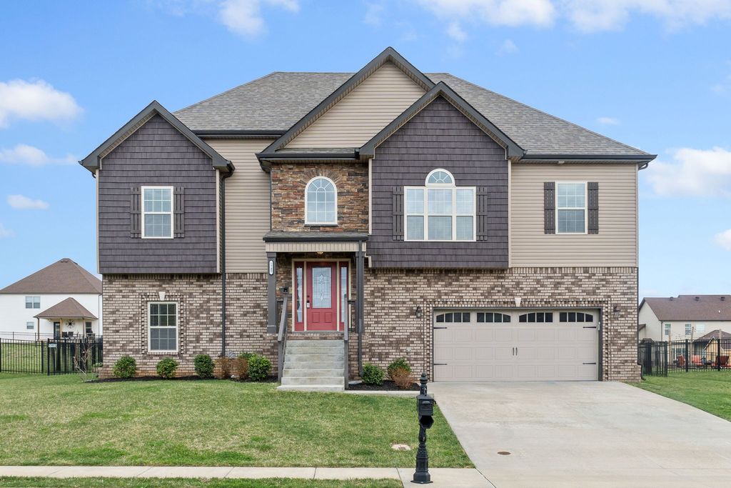 1245 Fallon Dr, Clarksville, TN 37043