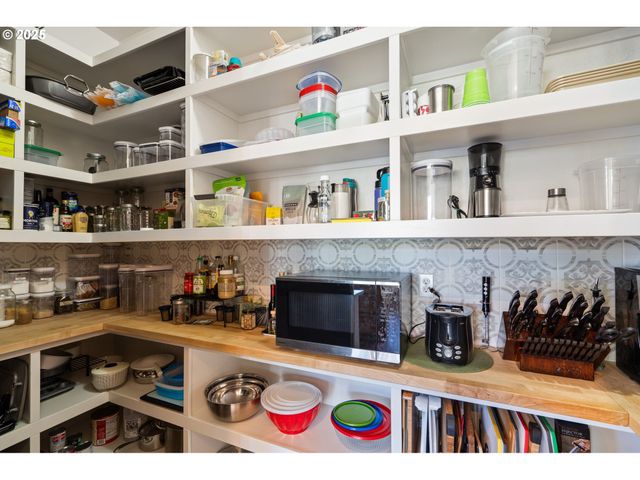 3911 Nw 114TH Way, Vancouver, WA 98685