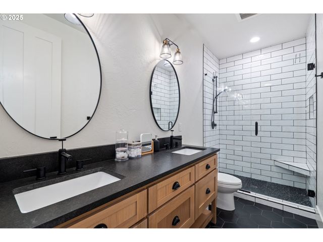 3911 Nw 114TH Way, Vancouver, WA 98685