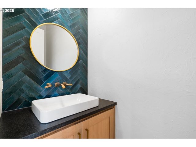 3911 Nw 114TH Way, Vancouver, WA 98685