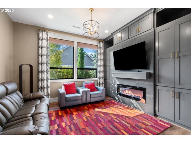 3911 Nw 114TH Way, Vancouver, WA 98685