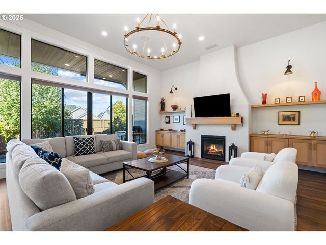 3911 Nw 114TH Way, Vancouver, WA 98685