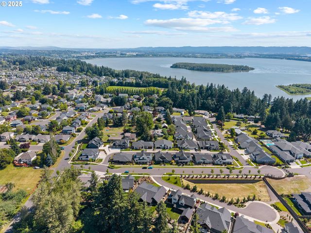 3911 Nw 114TH Way, Vancouver, WA 98685