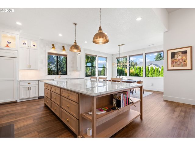 3911 Nw 114TH Way, Vancouver, WA 98685