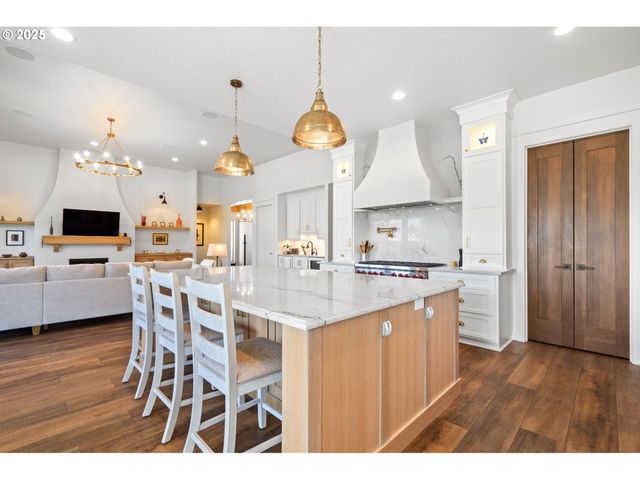 3911 Nw 114TH Way, Vancouver, WA 98685