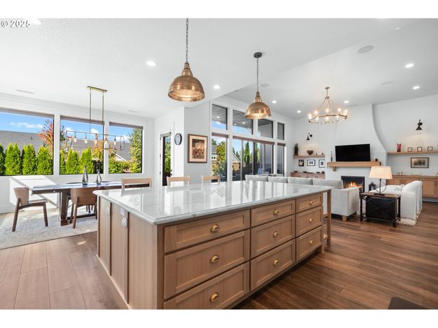 3911 Nw 114TH Way, Vancouver, WA 98685