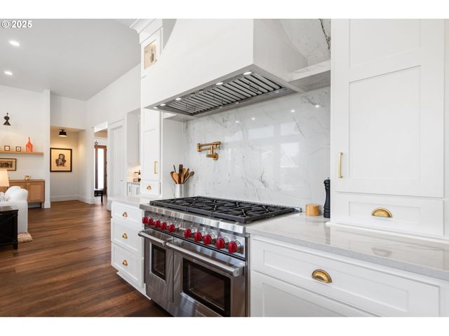 3911 Nw 114TH Way, Vancouver, WA 98685