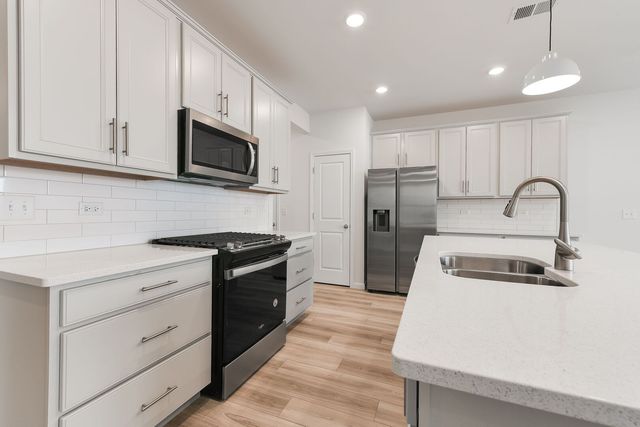 672 Switchgrass Way 58005, Bolingbrook, IL 60490